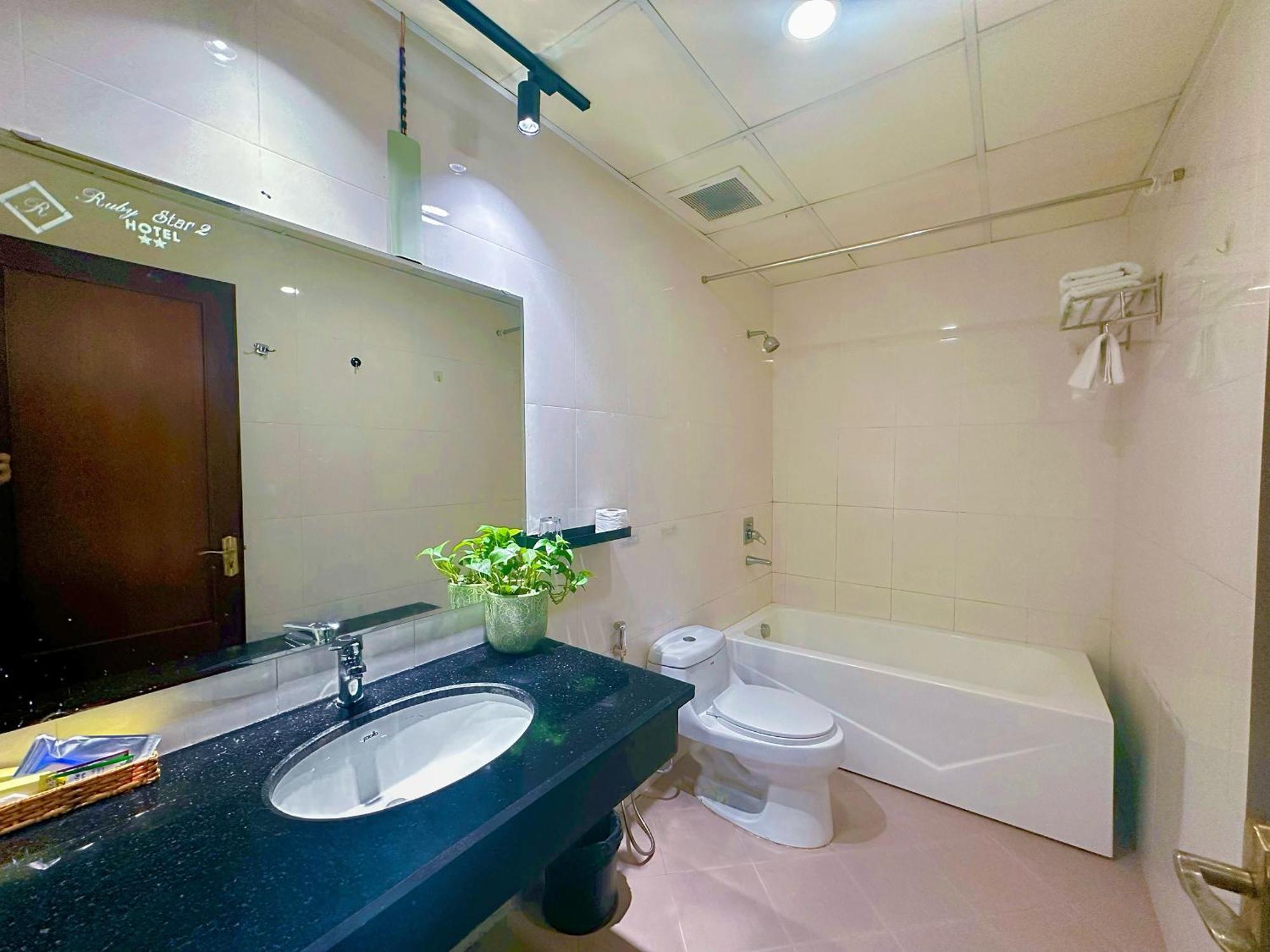 Ruby Star Hotel- Near Ben Thanh Market Ho Chi Minh City Exterior photo